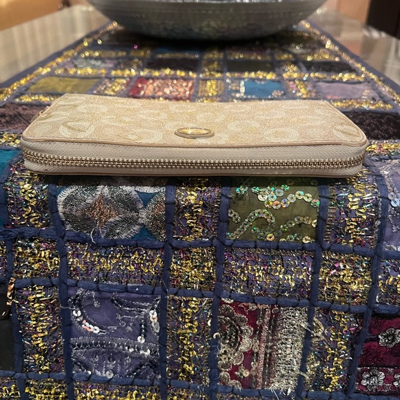 Coach Long Zip Around Wallet - Picture 3 of 16